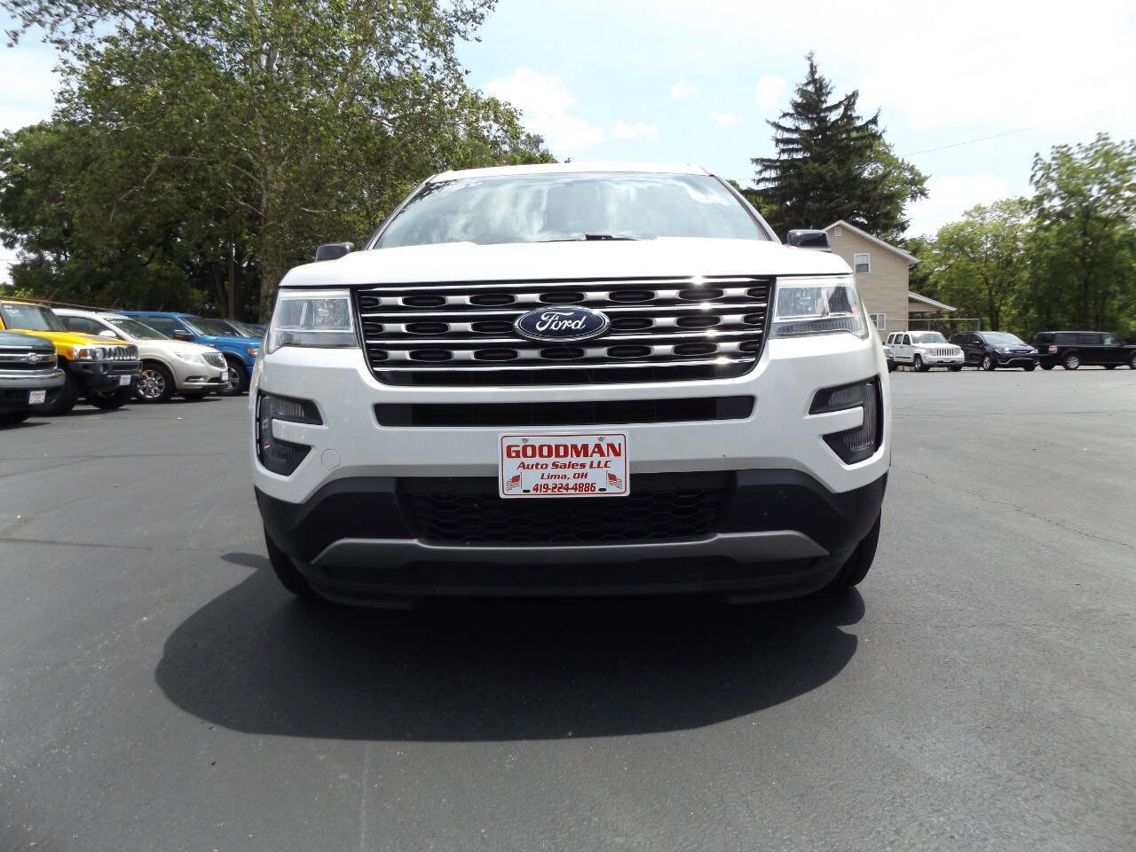 Used 2016 Ford Explorer XLT image 3