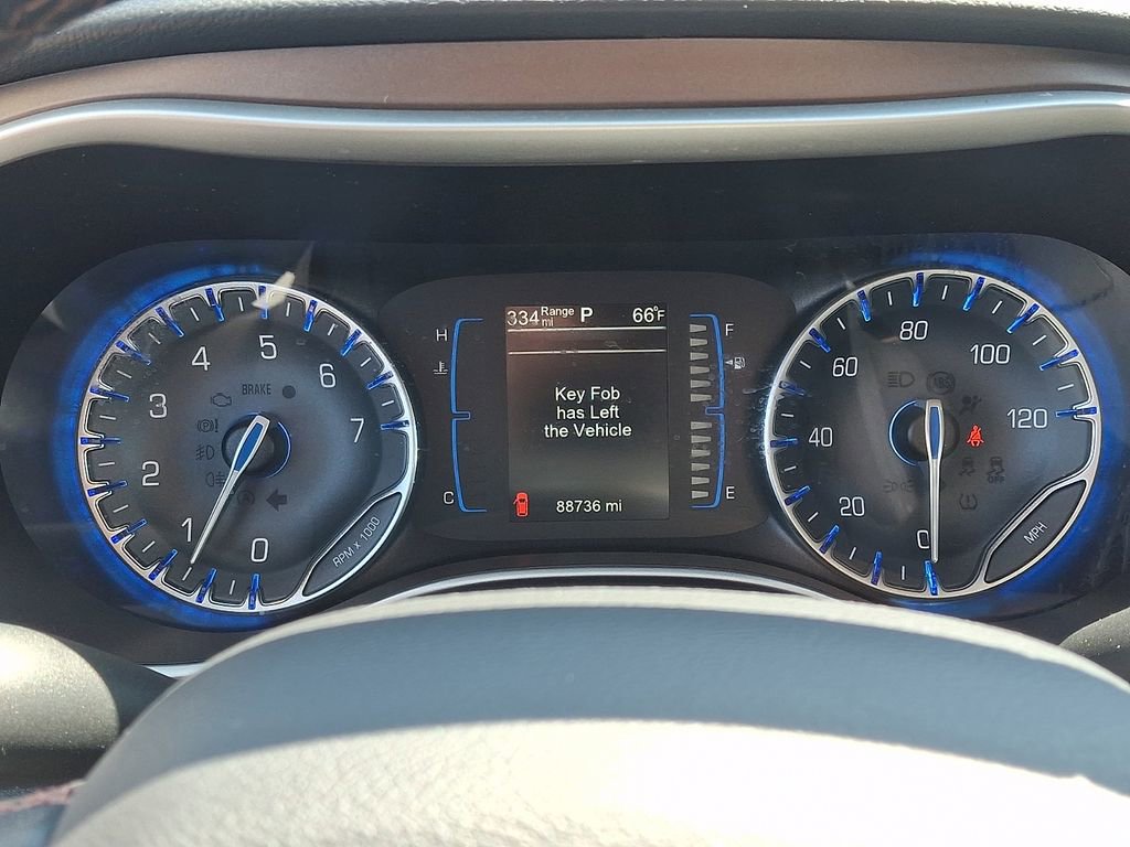 Used 2017 Chrysler Pacifica Touring-L FWD image 20