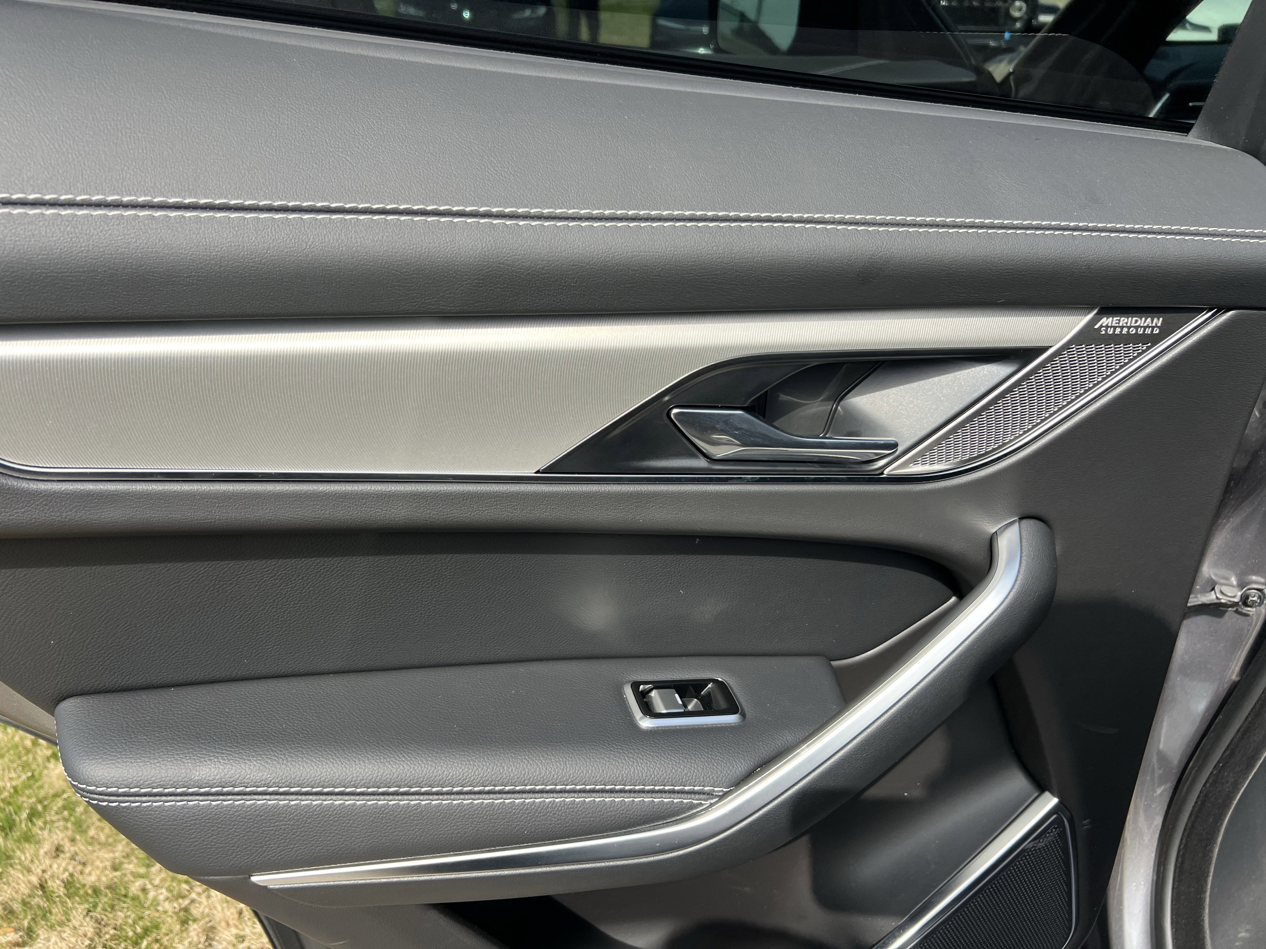 Certified 2025 Jaguar F-PACE R-Dynamic S image 27