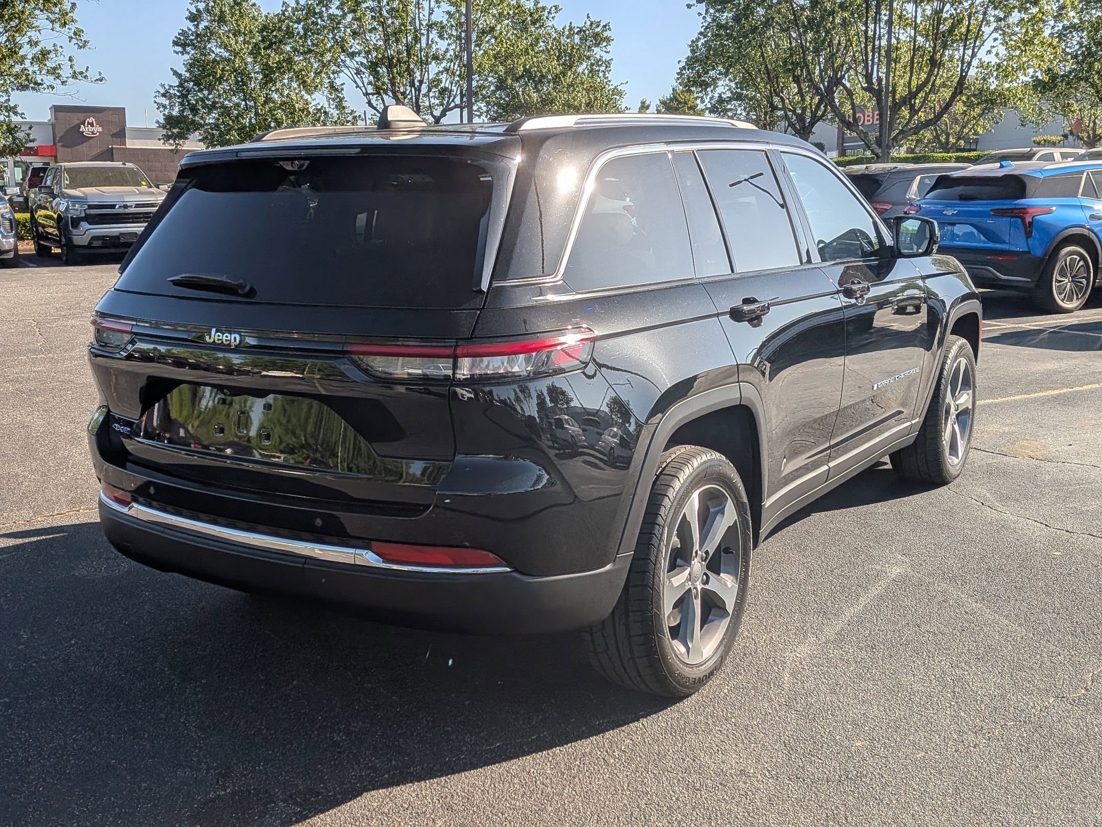 Used 2023 Jeep Grand Cherokee 4WD 4xe w/ Luxury Tech Group II image 9