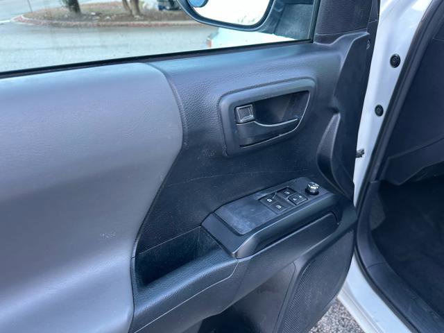 Used 2018 Toyota Tacoma SR image 17