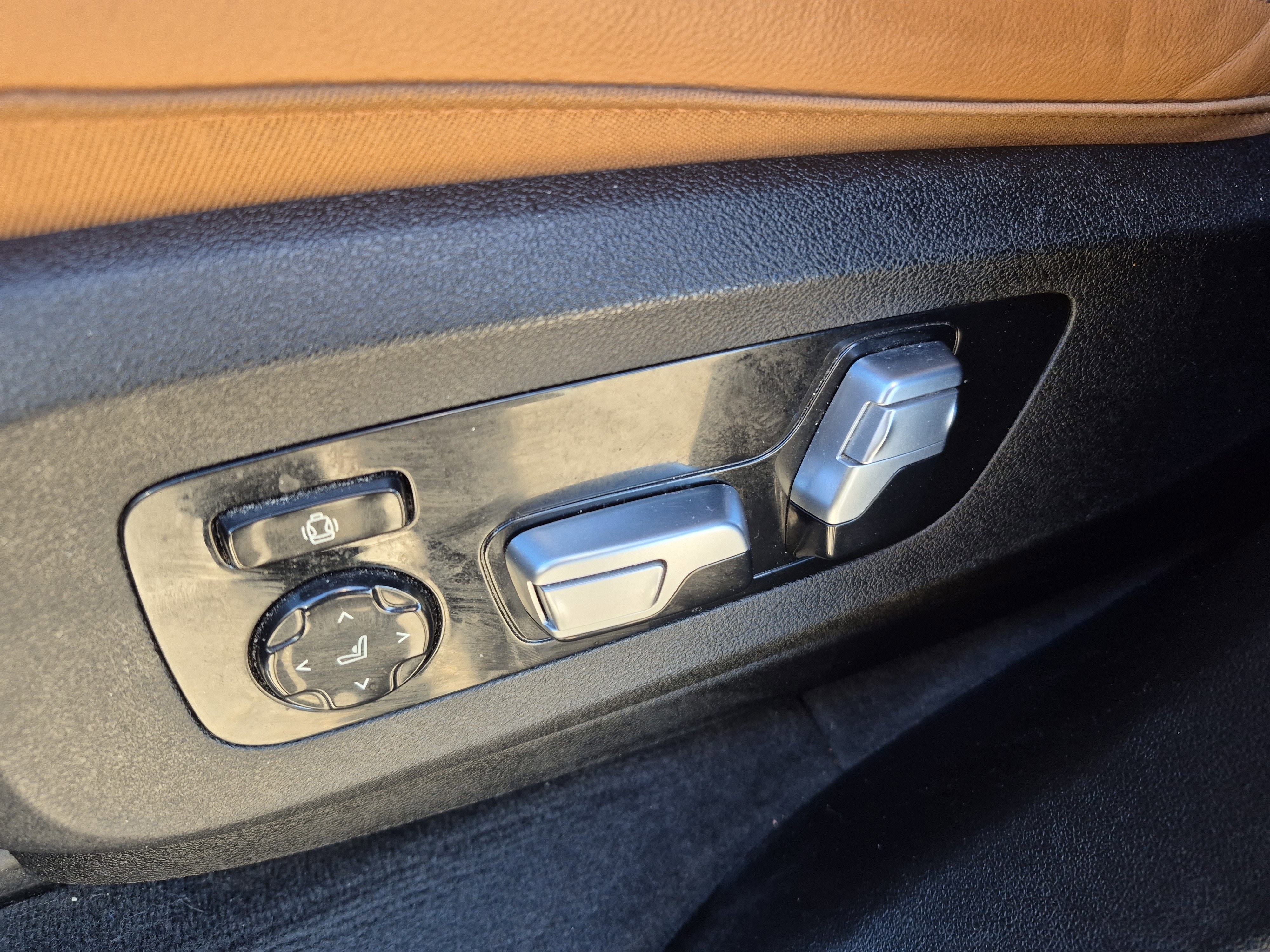 Used 2021 BMW X5 xDrive40i w/ M Sport Package image 15