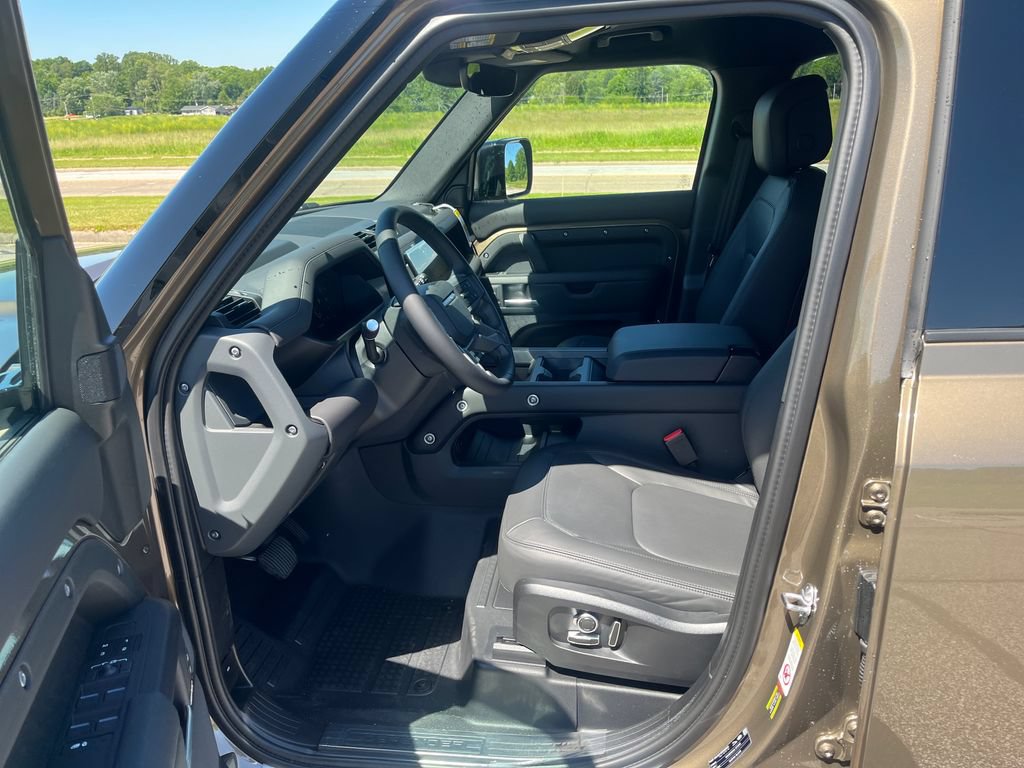 New 2026 Land Rover Defender 130 X-Dynamic SE AWD/4WD image 9