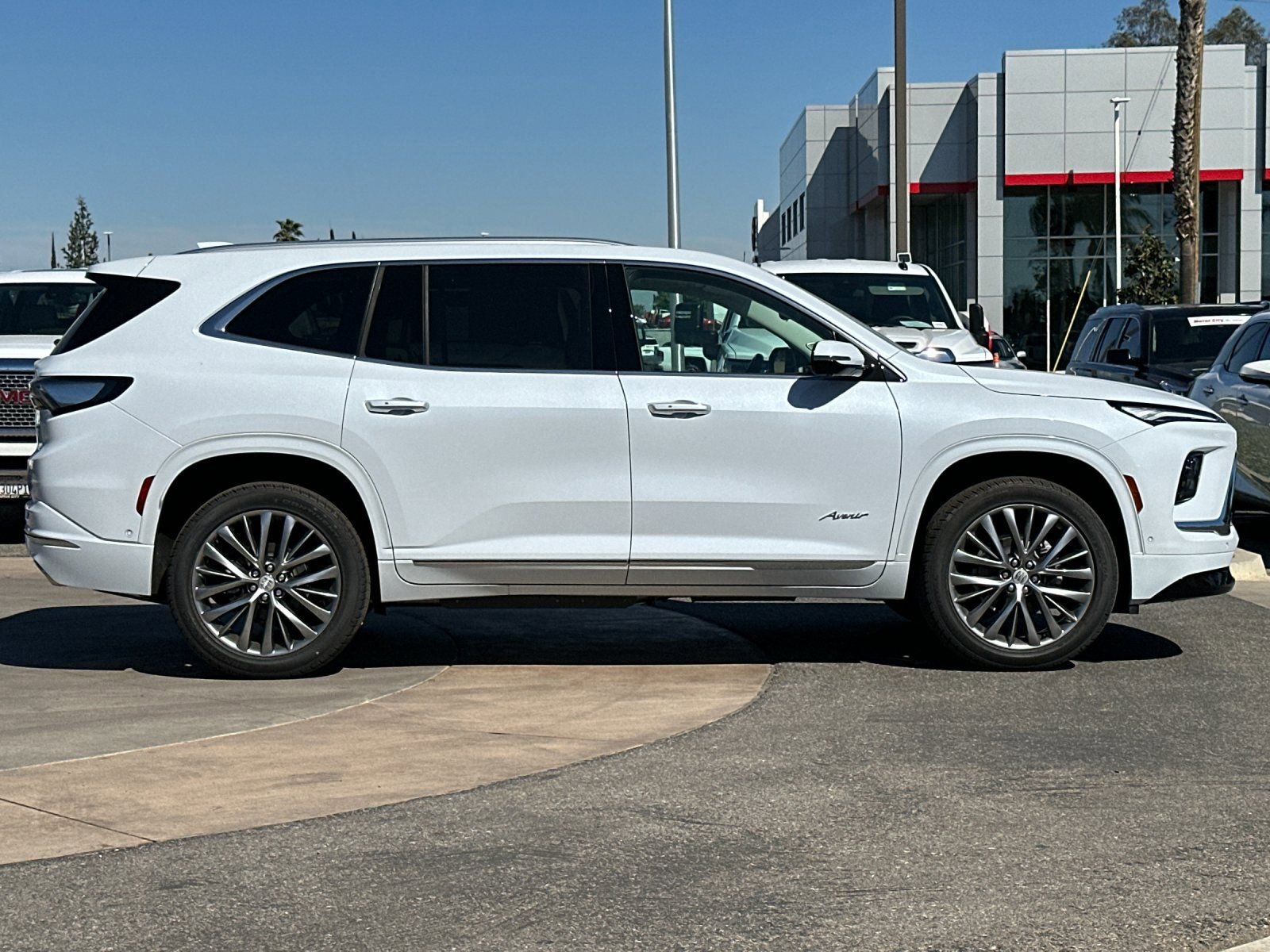 New 2026 Buick Enclave Avenir w/ Super Cruise Package AWD/4WD video 3