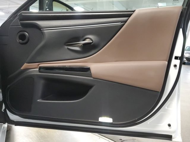 Used 2025 Lexus ES 300h w/ Premium Package FWD image 27