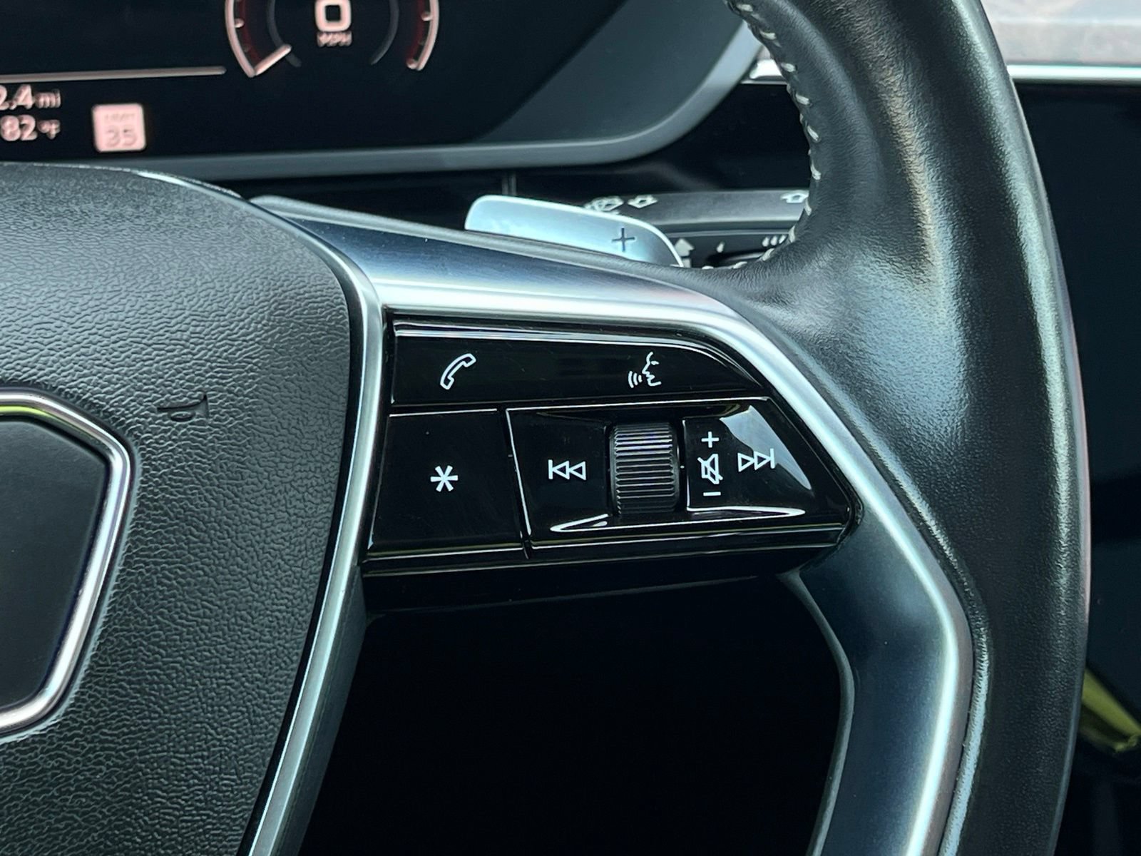 Used 2019 Audi e-tron Prestige w/ Prestige Package AWD/4WD image 22