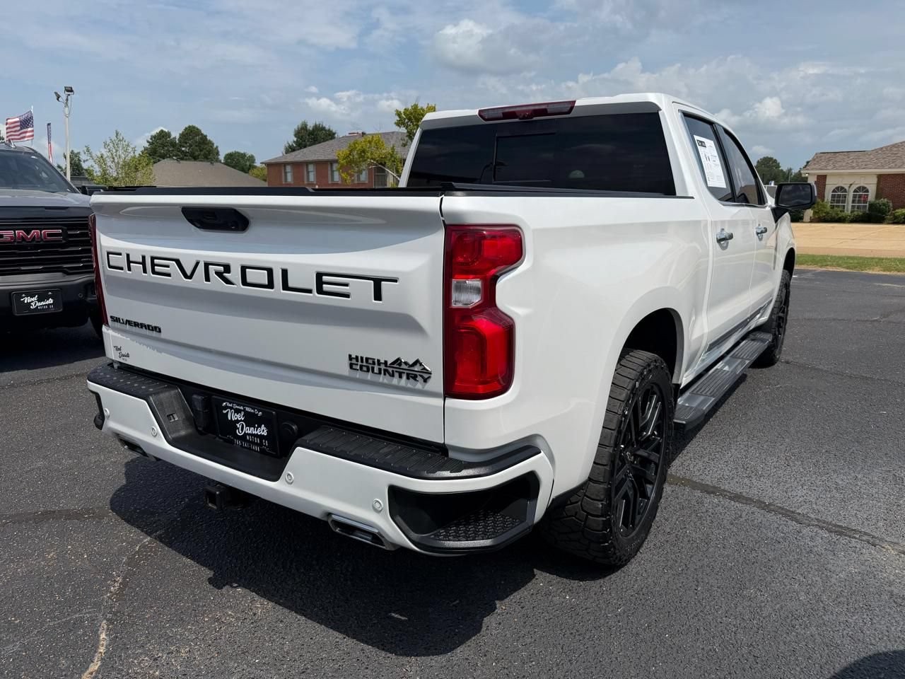 Used 2023 Chevrolet Silverado 1500 High Country w/ High Country Premium Package AWD/4WD image 5