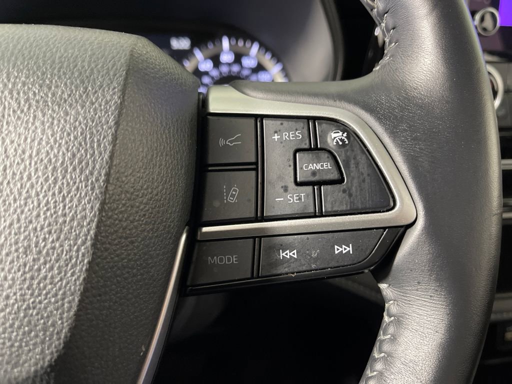 Certified 2025 Toyota Highlander LE image 27