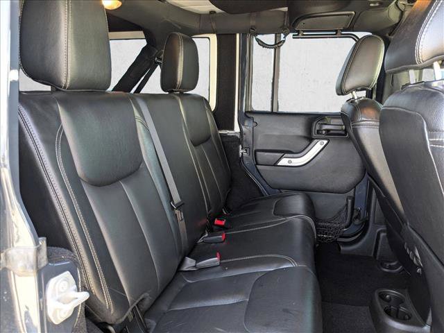 Used 2016 Jeep Wrangler Unlimited Rubicon w/ Connectivity Group AWD/4WD image 18