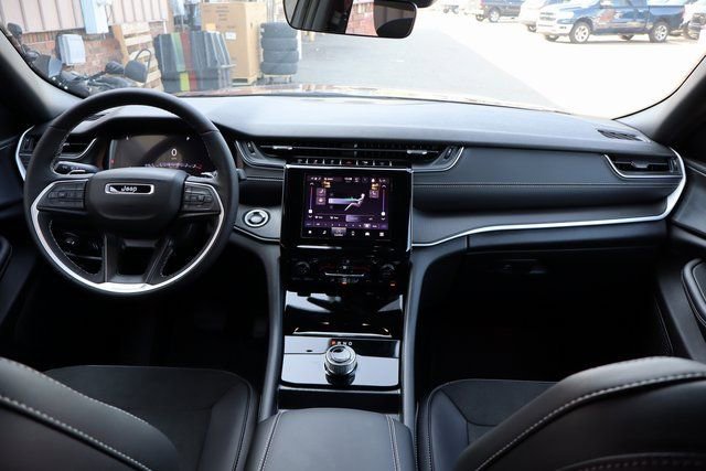 New 2025 Jeep Grand Cherokee Altitude w/ Trailer Tow Package image 38