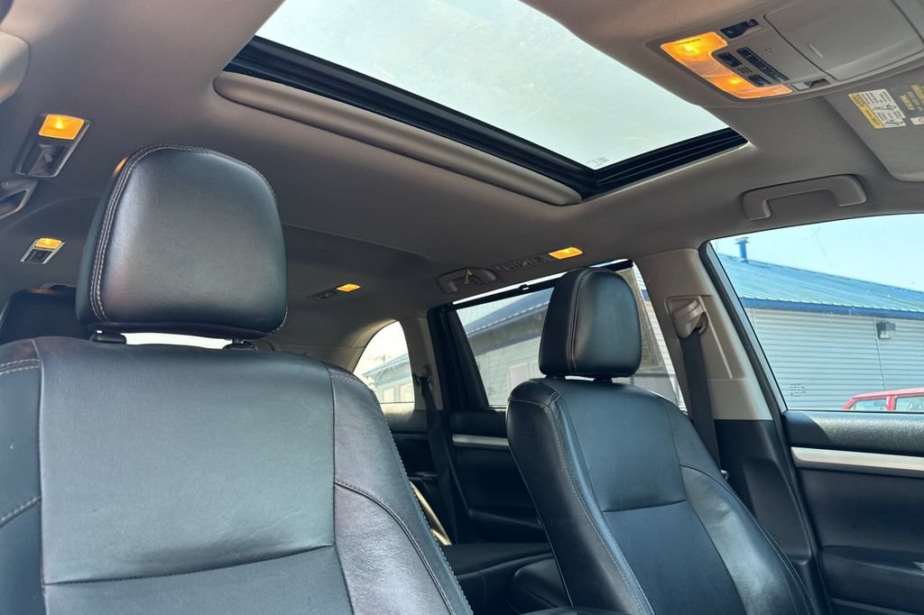Used 2018 Toyota Highlander XLE AWD/4WD image 18
