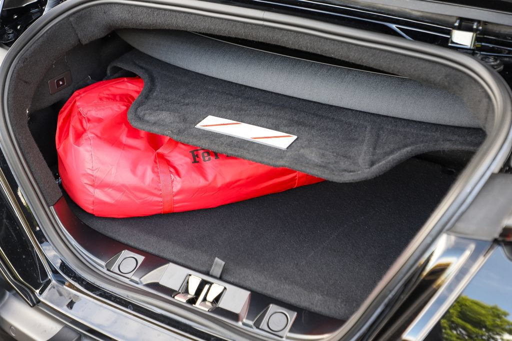 Certified 2025 Ferrari Roma Spider RWD image 41