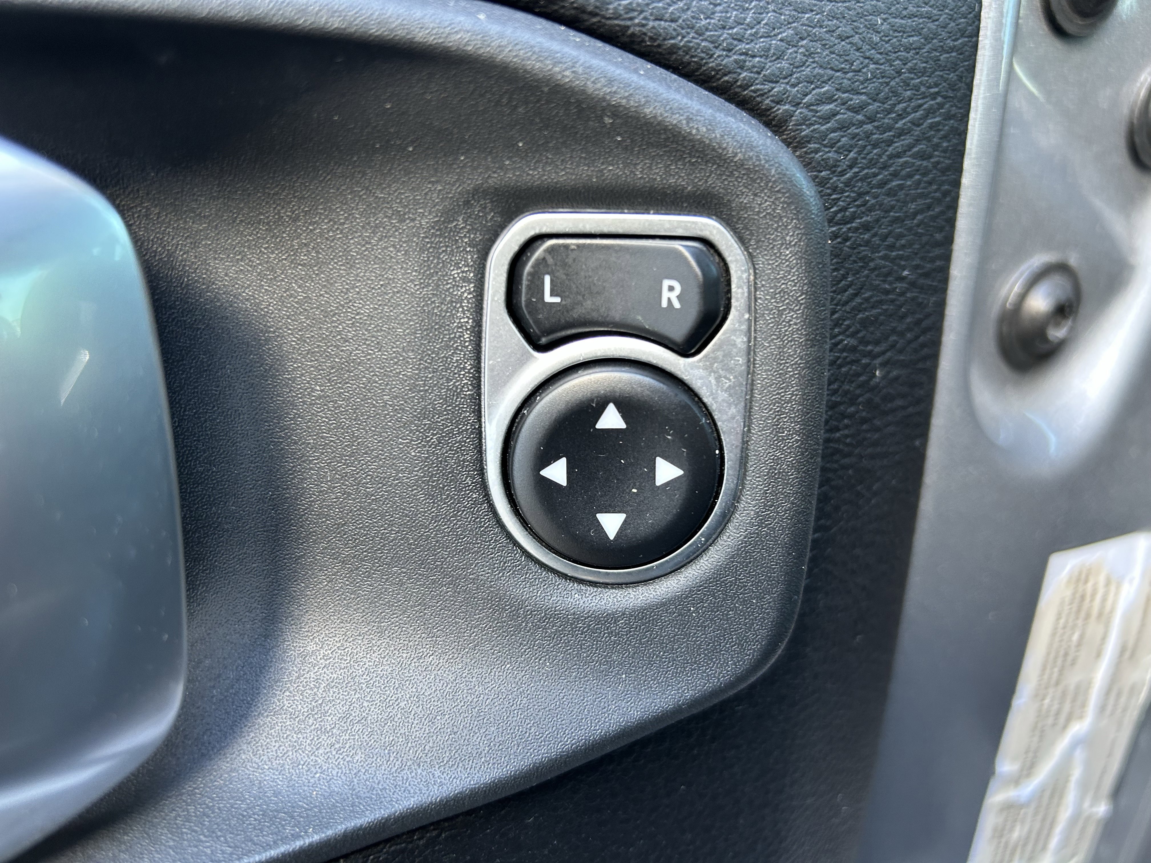 Used 2019 Jeep Wrangler Unlimited Sahara w/ Uconnect 4C Nav & Sound Group image 15