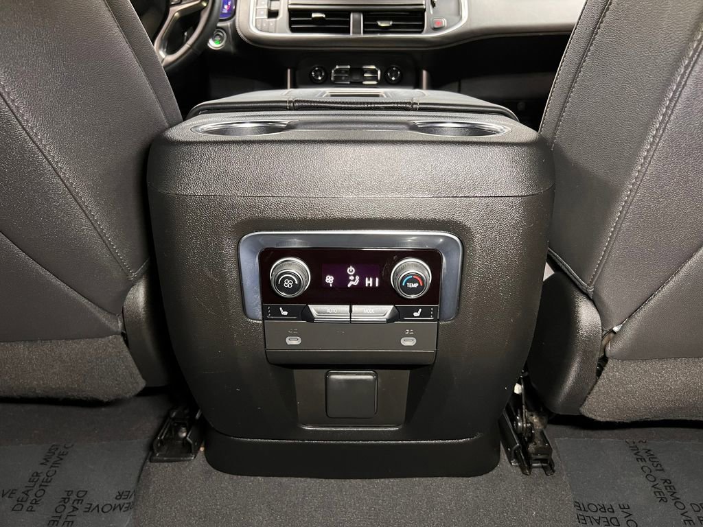 Used 2023 Chevrolet Suburban Premier AWD/4WD image 21