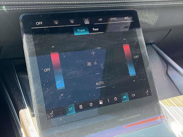 Used 2025 Cadillac Escalade ESV Premium Luxury image 33