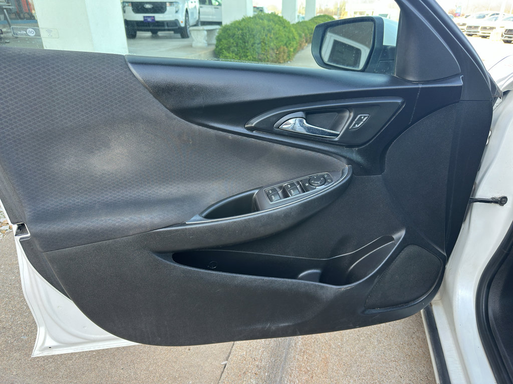 Used 2018 Chevrolet Malibu LT FWD image 10