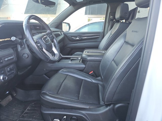 Used 2023 GMC Yukon XL Denali w/ Advanced Technology Package AWD/4WD image 9