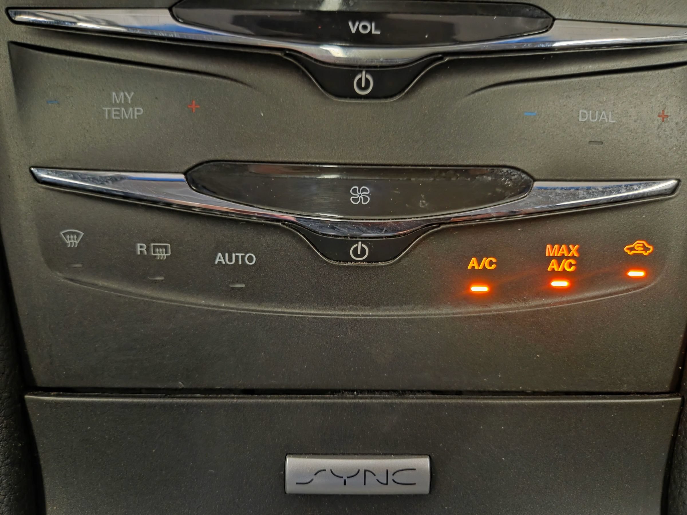 Used 2019 Lincoln MKT AWD image 24