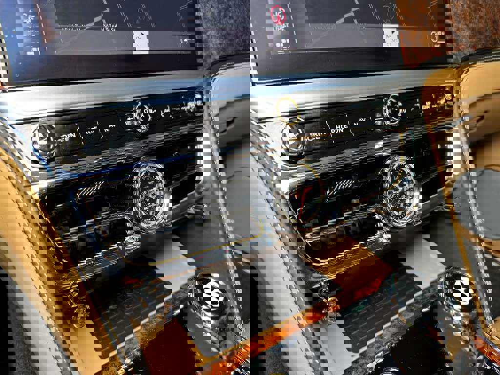 Used 2022 Bentley Flying Spur Plug-In Hybrid image 26