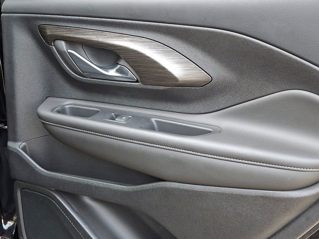 Used 2023 GMC Terrain SLE w/ Driver Convenience Package image 14