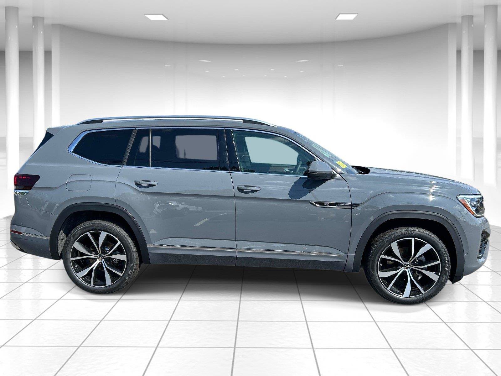 New 2026 Volkswagen Atlas SEL Premium R-Line AWD/4WD image 2