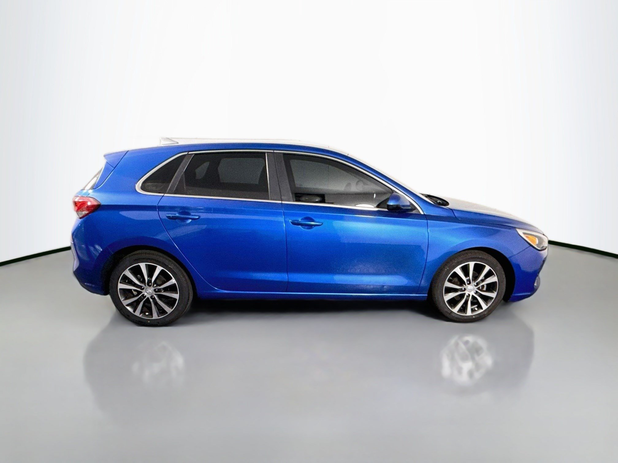 Used 2018 Hyundai Elantra GT FWD image 11