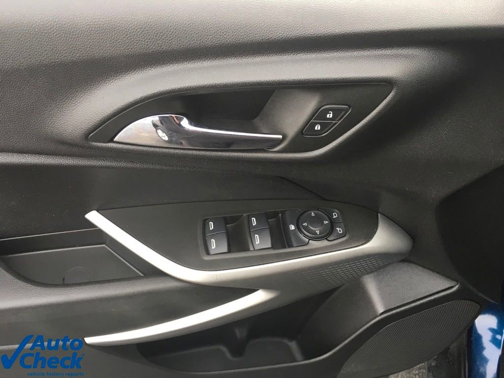 Used 2024 Chevrolet Trax LS w/ LS Convenience Package image 9