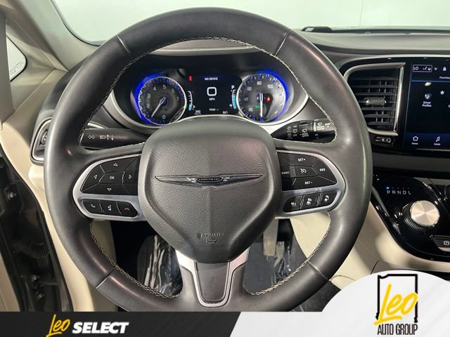 Used 2022 Chrysler Pacifica Touring-L FWD image 18