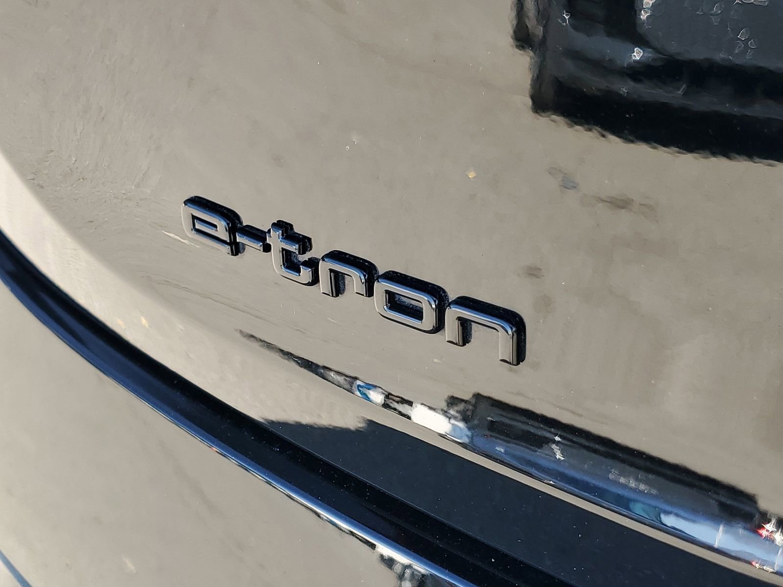 Used 2023 Audi e-tron Premium w/ Convenience Plus Package image 7