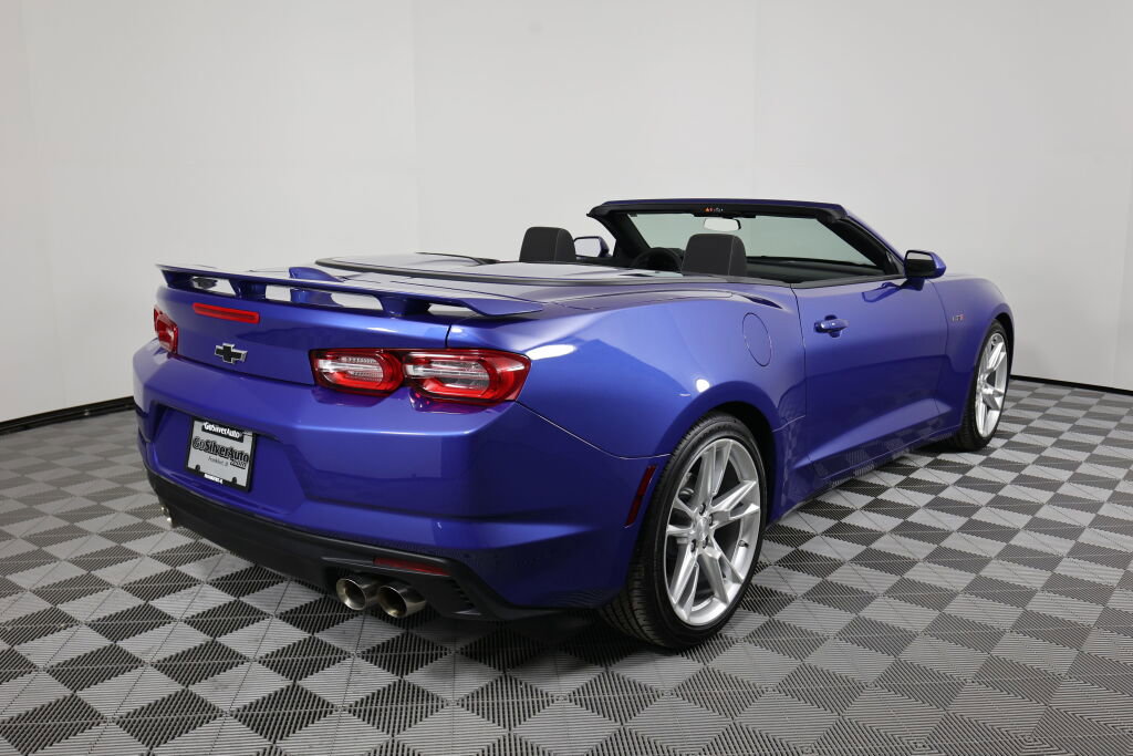 Used 2023 Chevrolet Camaro LT RWD image 4