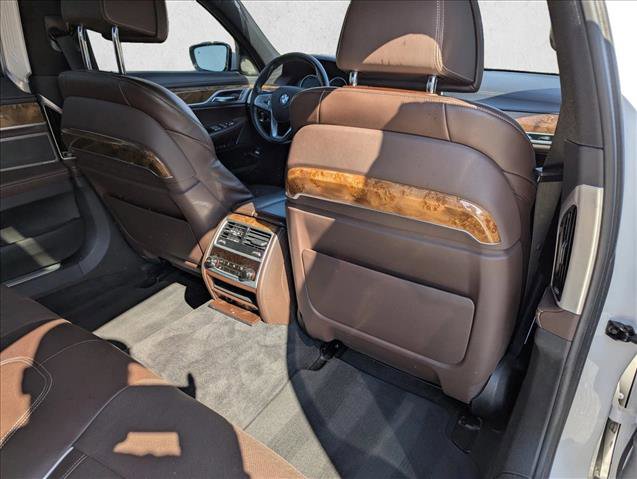 Used 2017 BMW 750i image 29