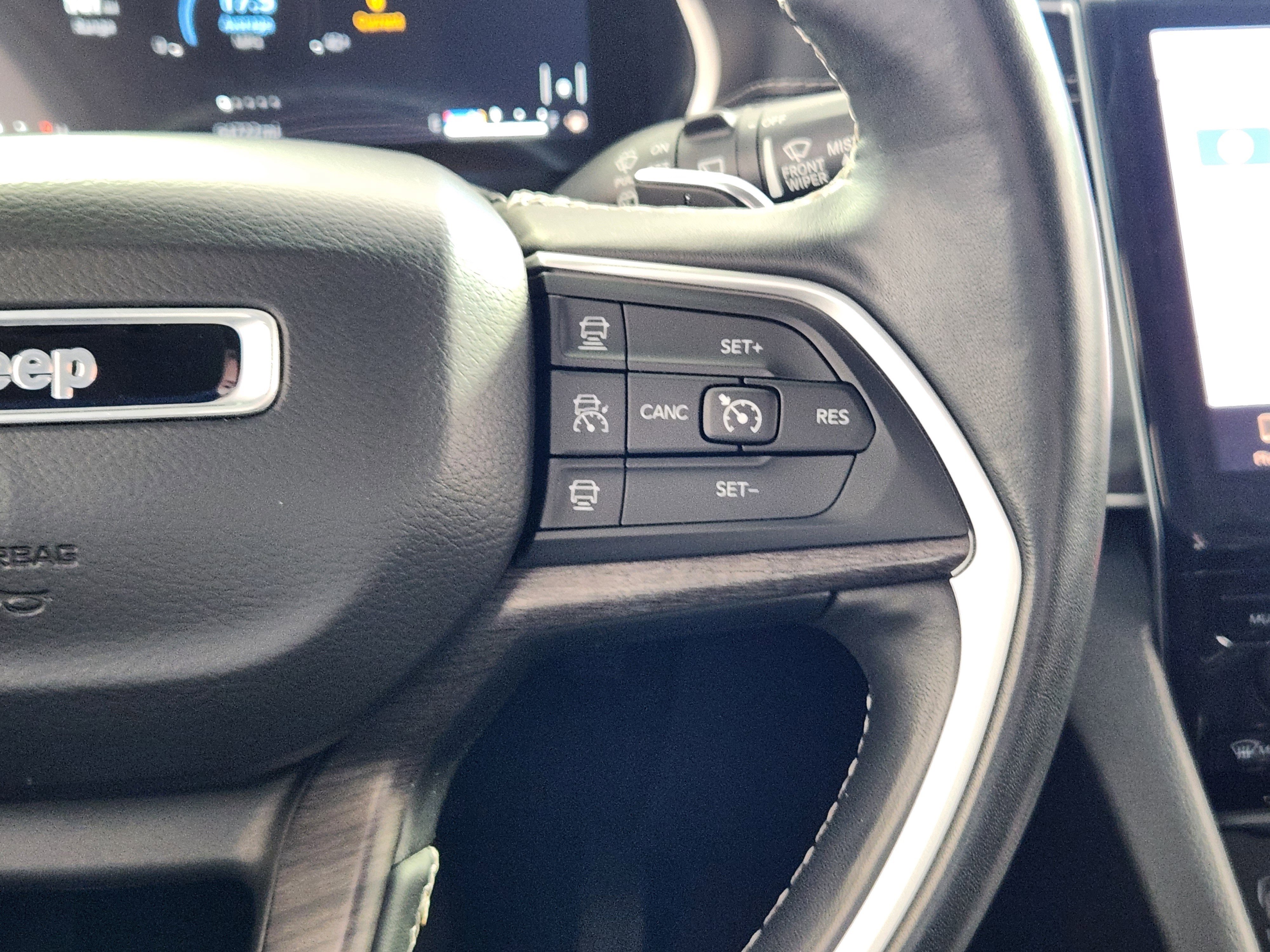 Used 2021 Jeep Grand Cherokee L Limited w/ Luxury Tech Group II image 19