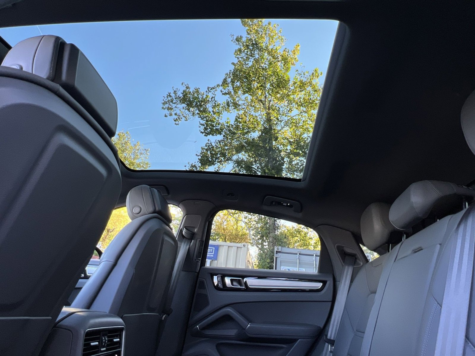 Used 2022 Porsche Cayenne Platinum Edition image 22