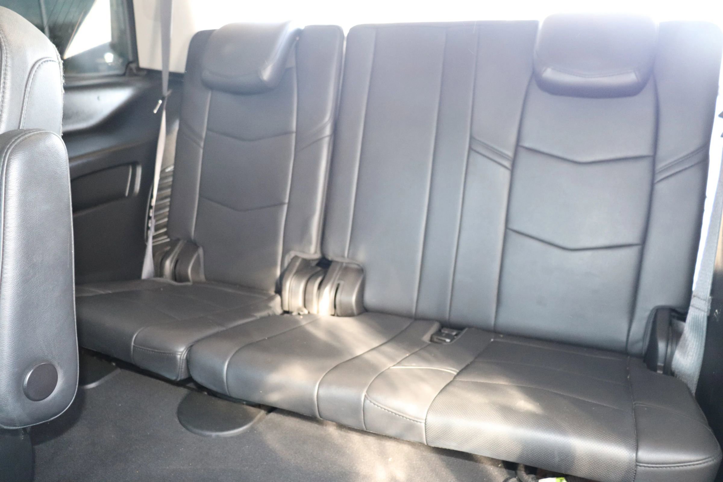 Used 2017 Cadillac Escalade Luxury AWD/4WD image 16