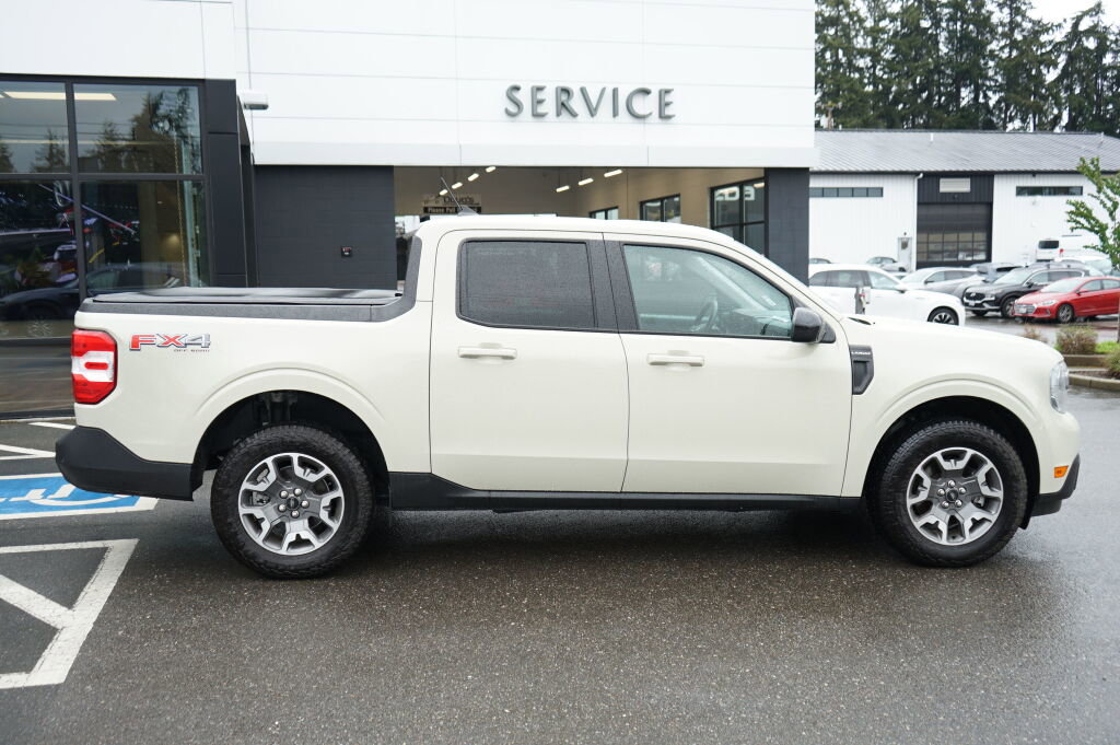 Used 2024 Ford Maverick Lariat w/ FX4 Off-Road Package AWD/4WD image 2