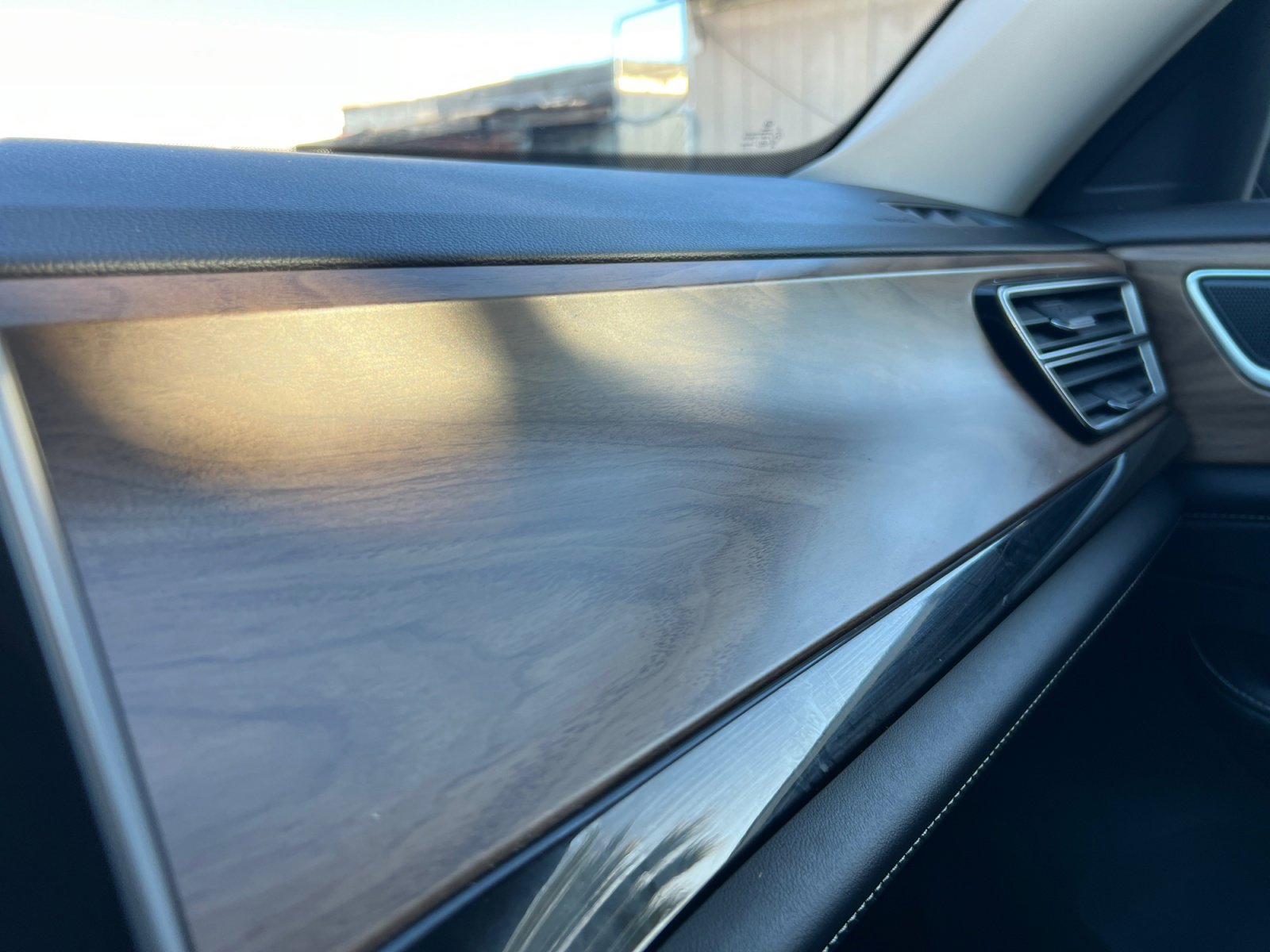 Used 2025 Volkswagen Atlas SE image 16