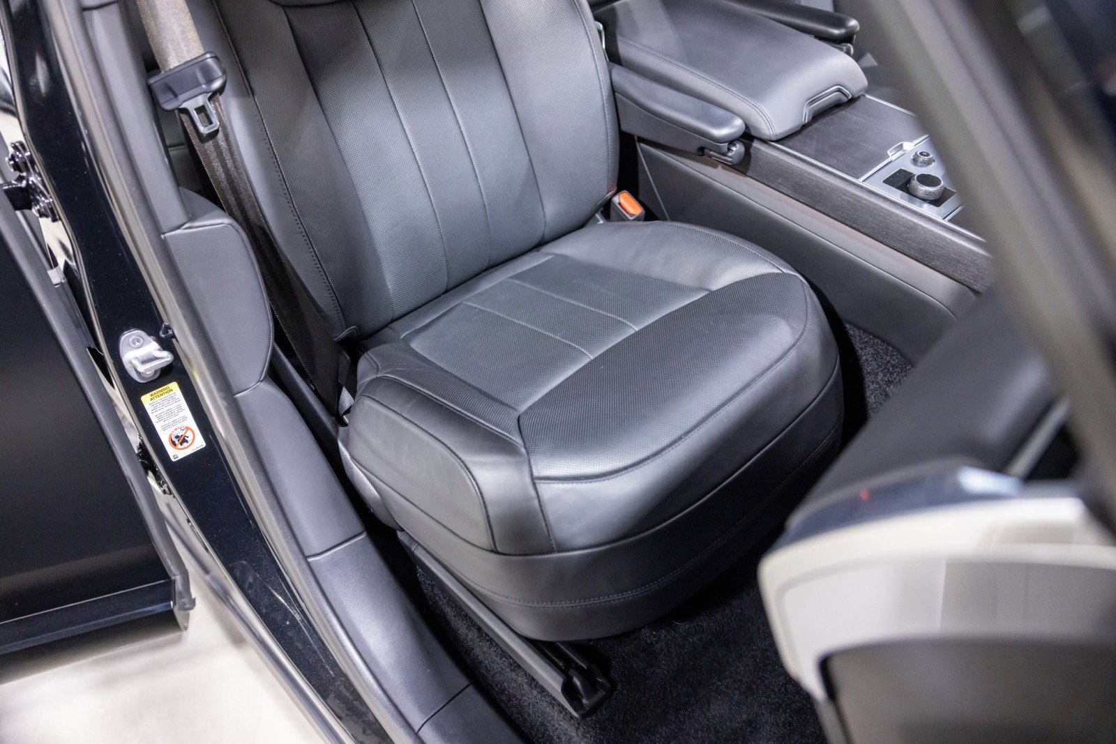 Used 2023 Land Rover Range Rover SE image 30