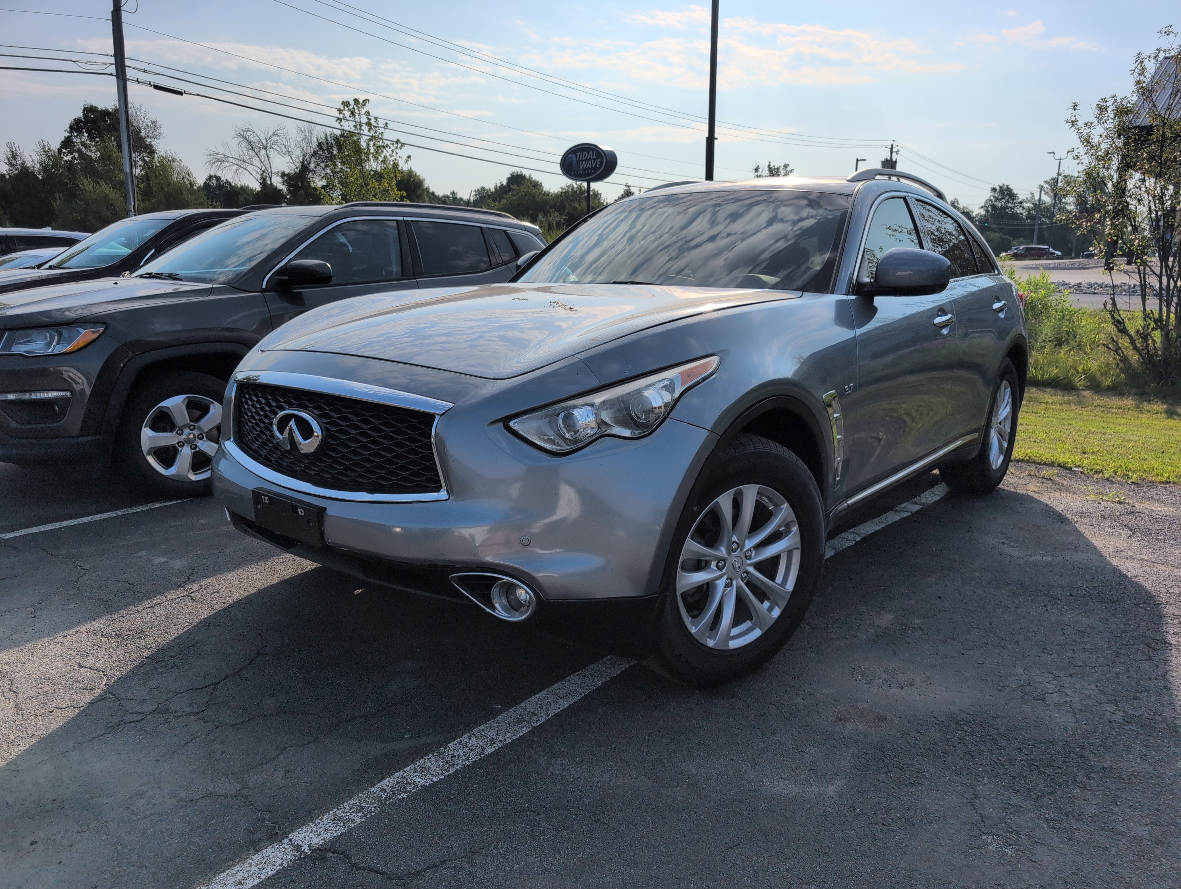 Used 2017 INFINITI QX70 AWD w/ Premium Package