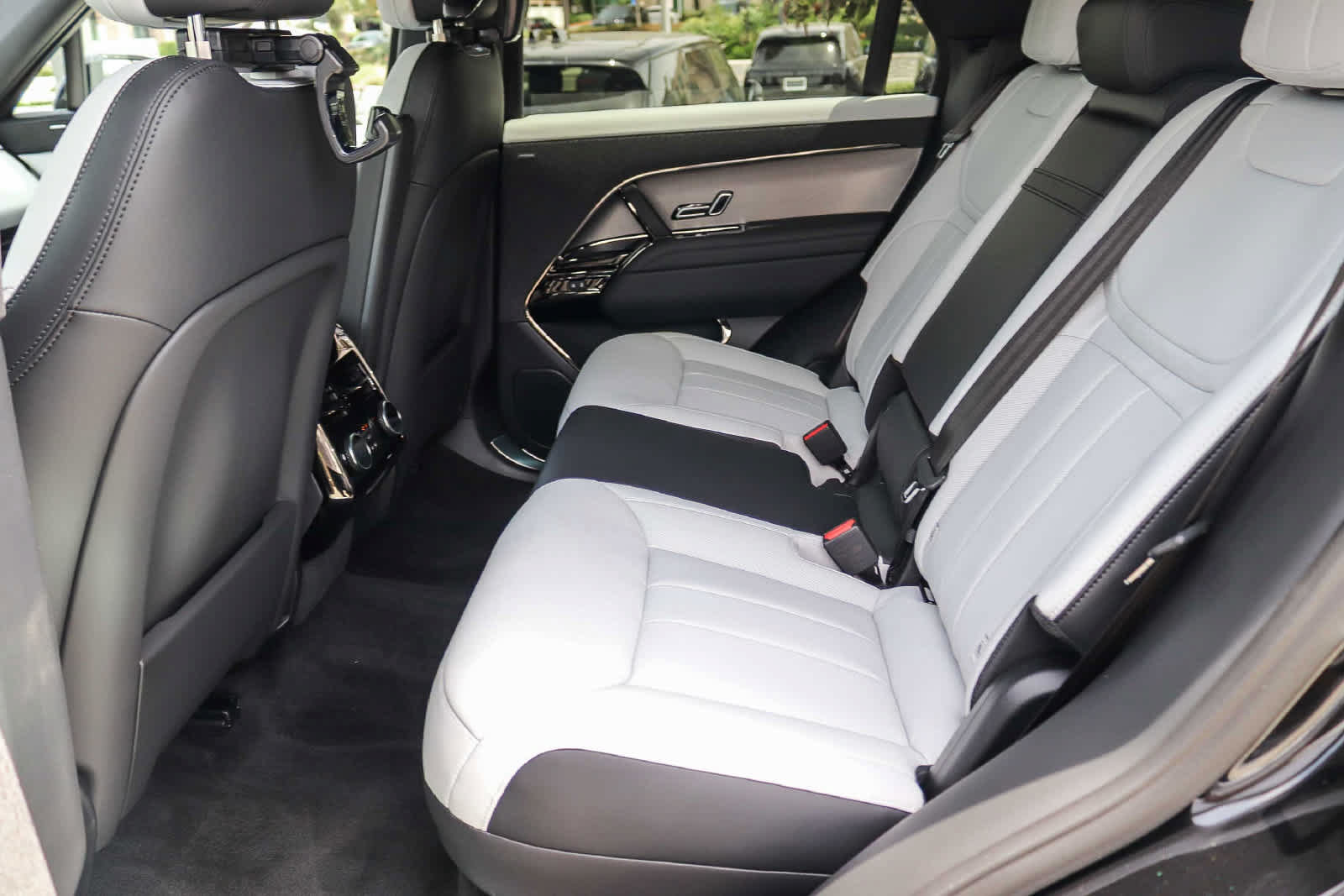 New 2026 Land Rover Range Rover Sport Dynamic SE AWD/4WD image 16