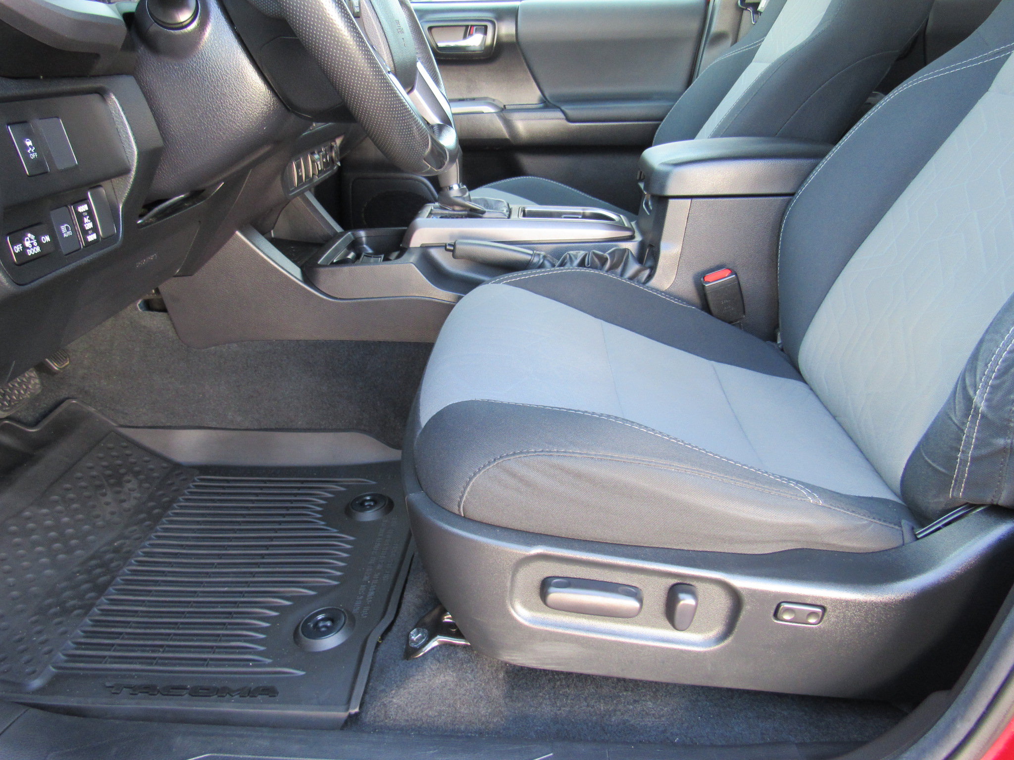 Used 2021 Toyota Tacoma TRD Off-Road w/ Blackout Package (TMS) AWD/4WD image 12