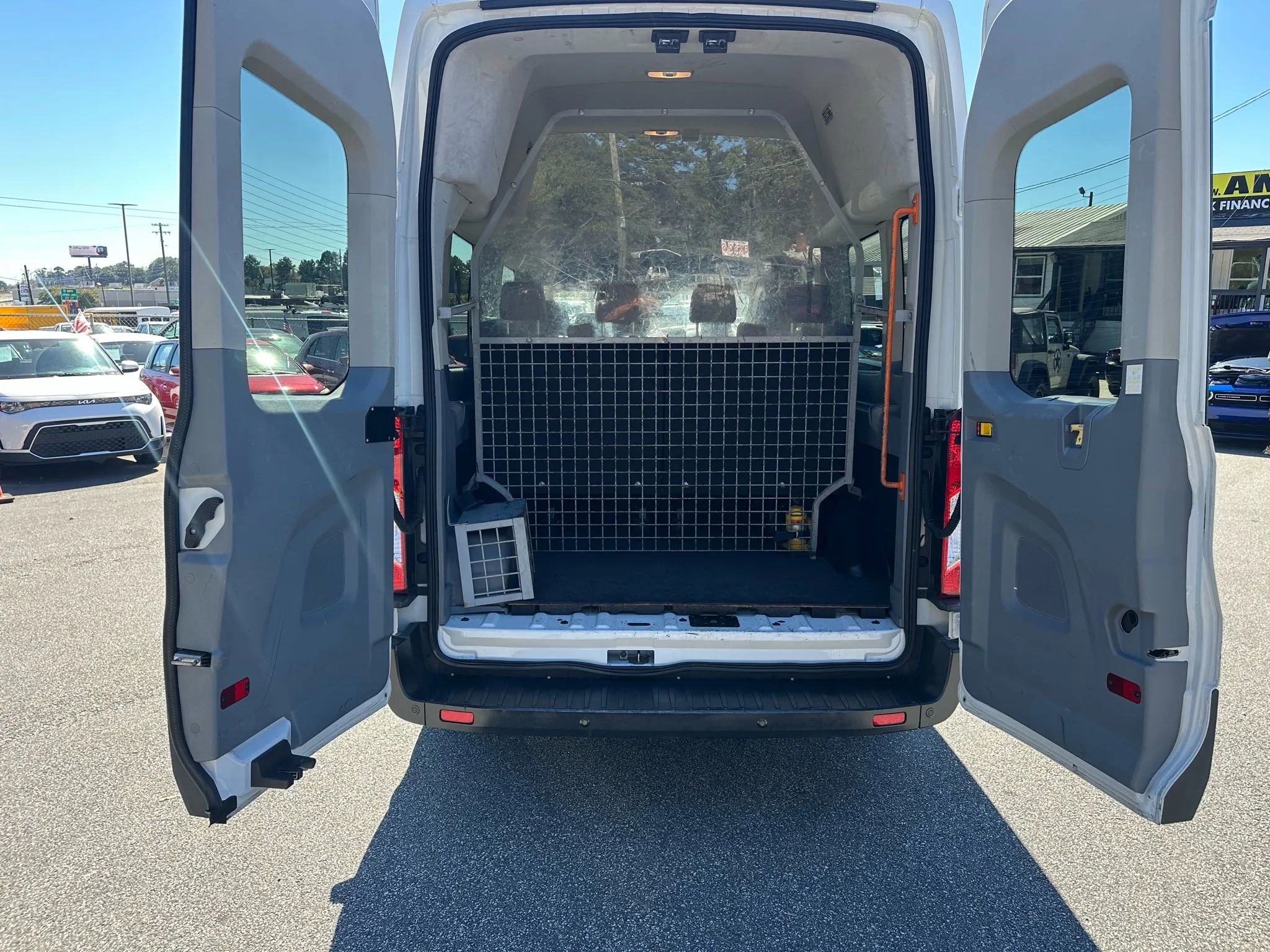 Used 2018 Ford Transit 350 XLT RWD image 6