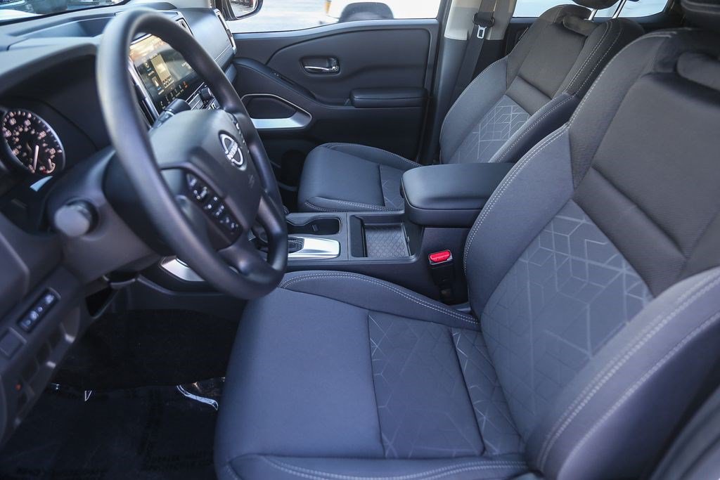 Used 2025 Nissan Frontier SV RWD image 16