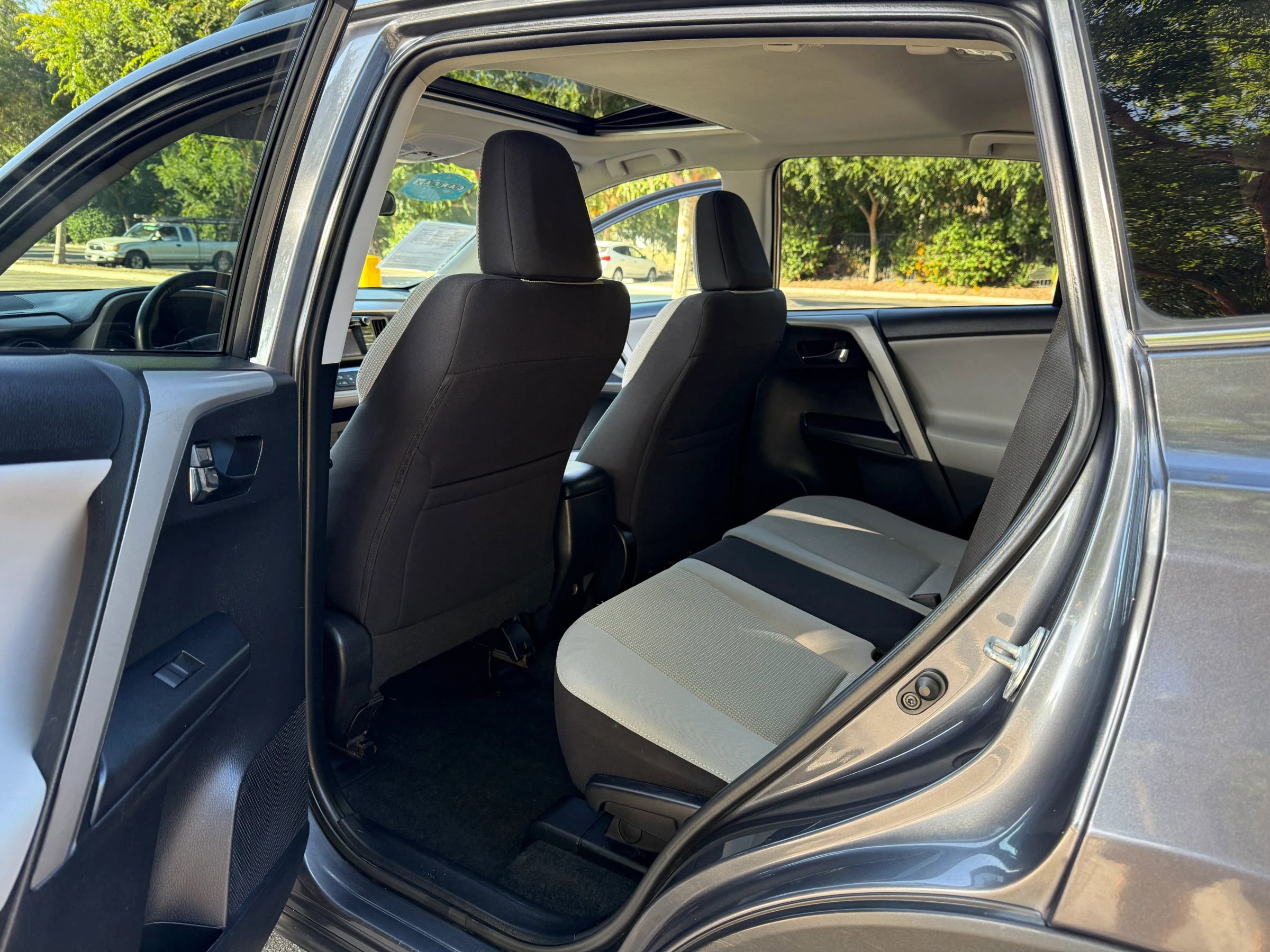 Used 2016 Toyota RAV4 XLE FWD image 18