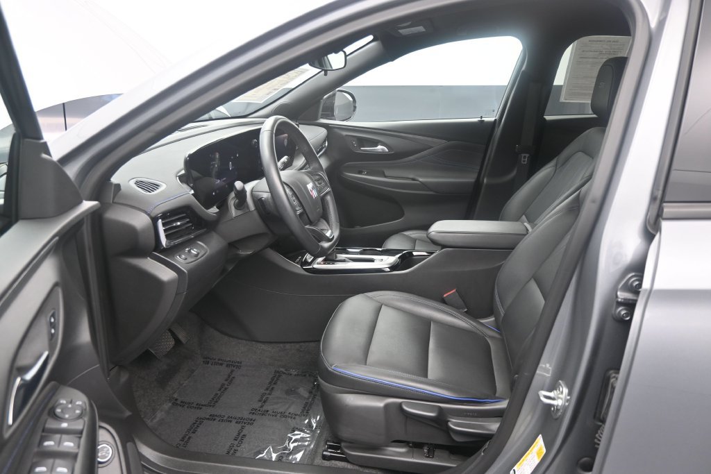 Used 2025 Buick Envista Sport Touring w/ Convenience II Package FWD image 11