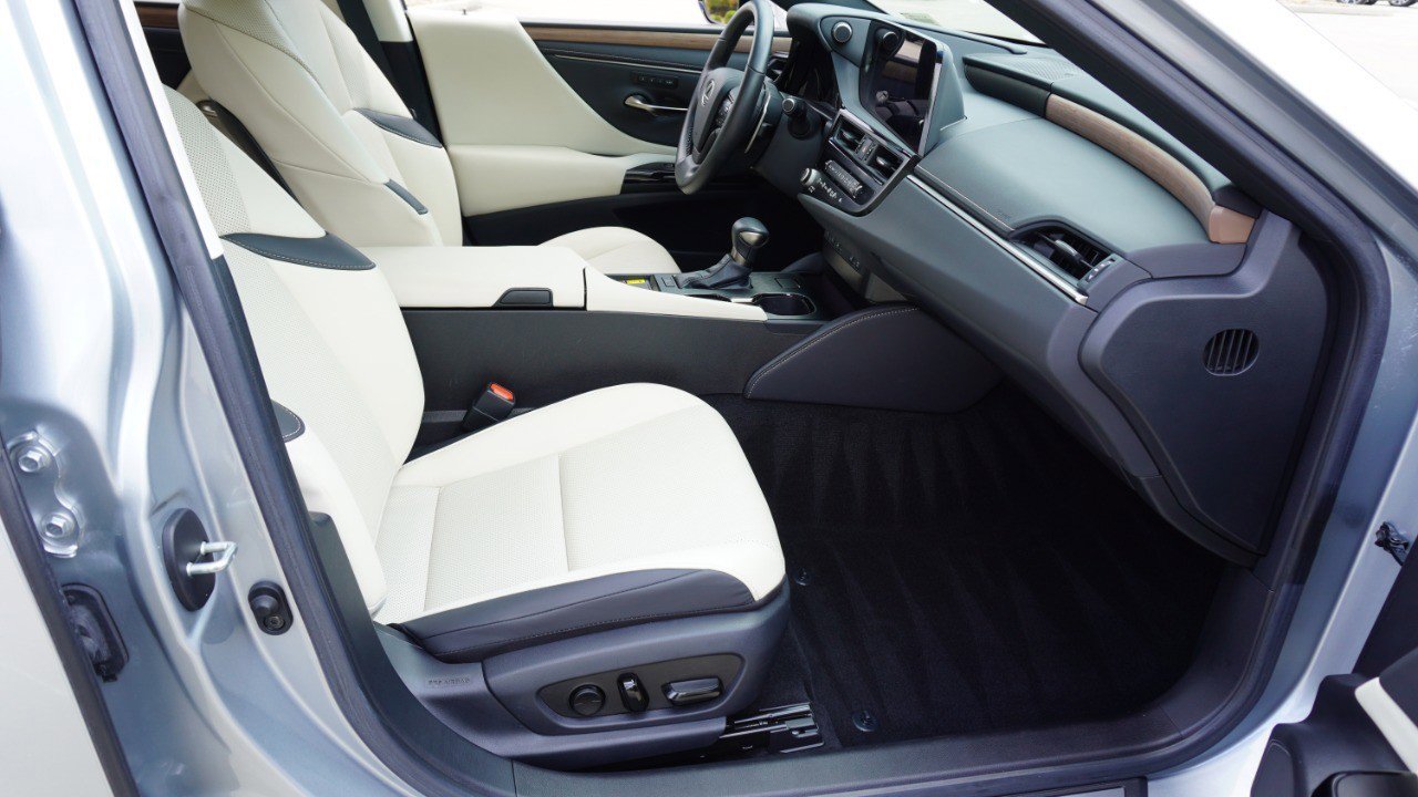 Certified 2023 Lexus ES 350 w/ Premium Package image 14