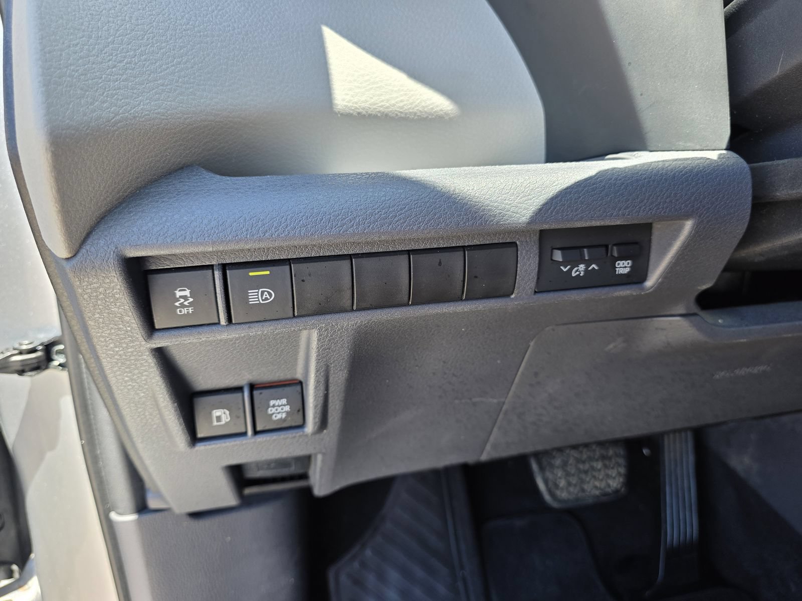 Used 2021 Toyota Sienna XLE FWD image 24