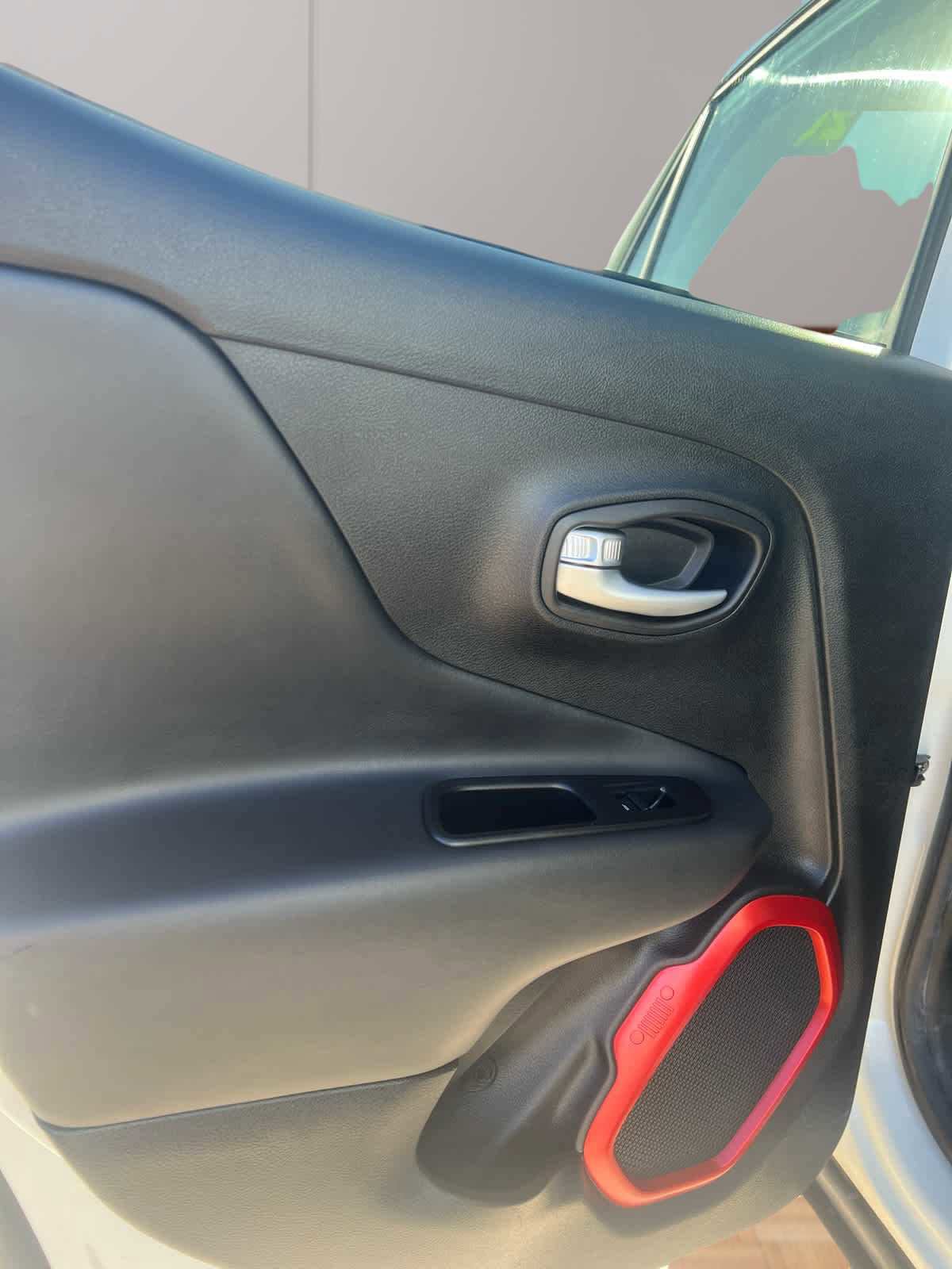 Used 2018 Jeep Renegade Trailhawk w/ UConnect 8.4 Nav Group image 11