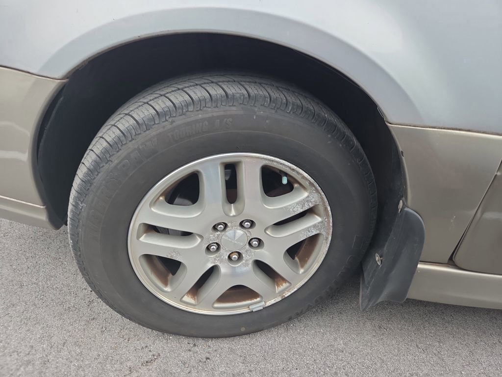 Used 2004 Subaru Outback Wagon image 9
