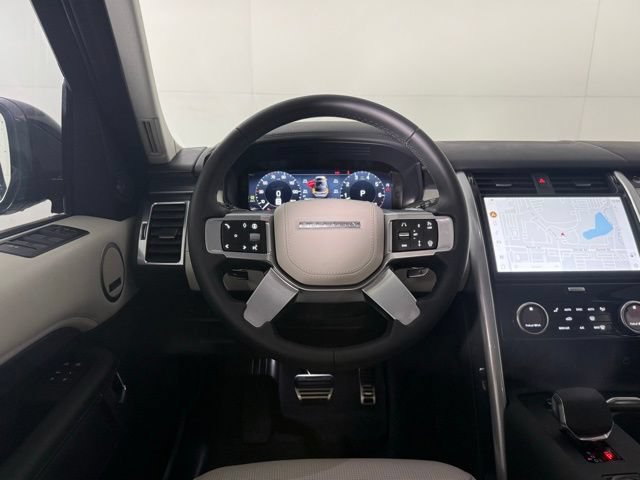 New 2025 Land Rover Discovery Metropolitan Edition AWD/4WD image 26