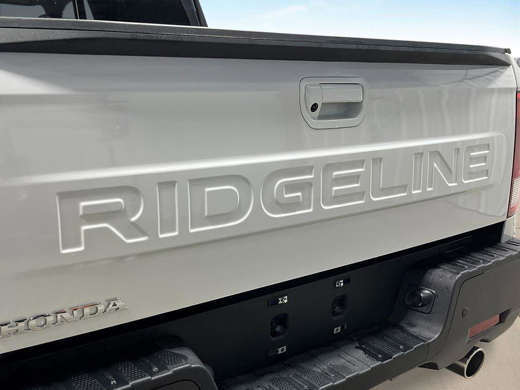 New 2026 Honda Ridgeline Black Edition image 9